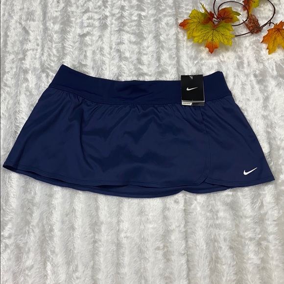 NWT. NIKE tennis skirt size large